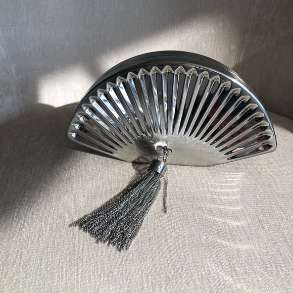 Isla Clutch - Picture 1 of 4